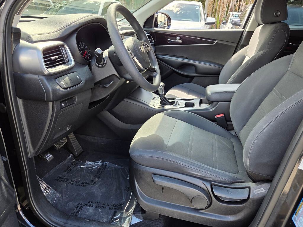 Used 2019 Kia Sorento L image 9