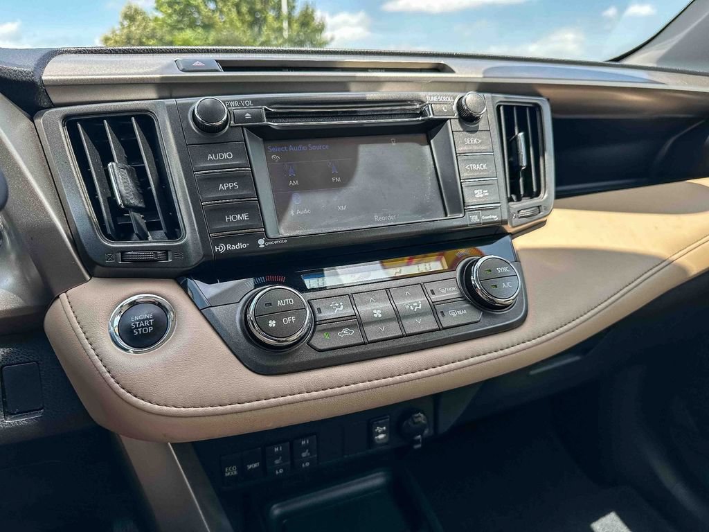 Used 2014 Toyota RAV4 Limited w/ Technology Package FWD image 31