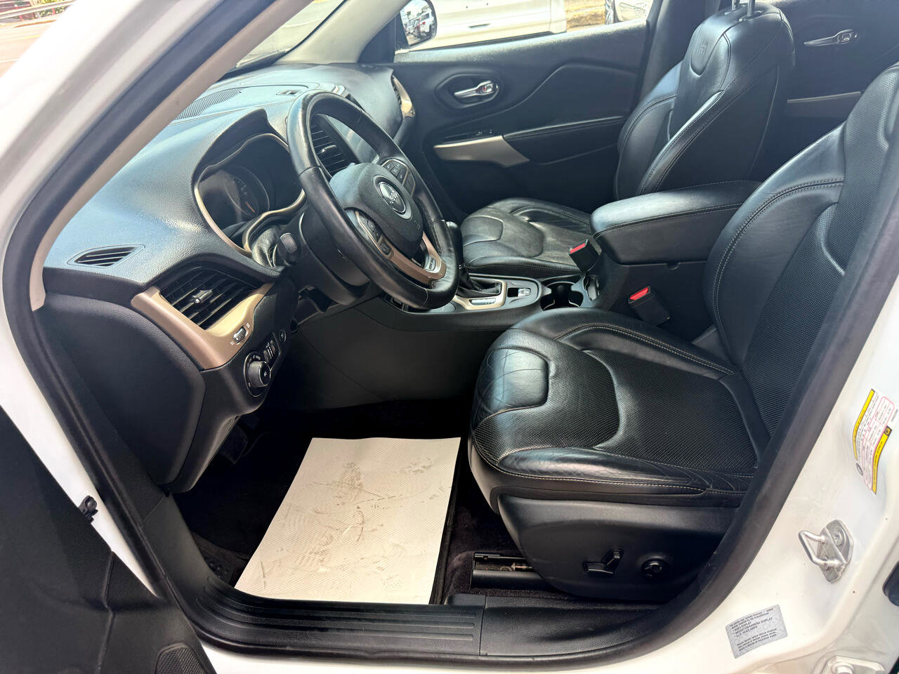 Used 2017 Jeep Cherokee High Altitude w/ Luxury Group image 29