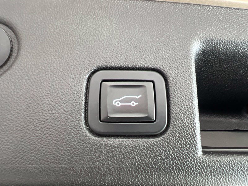 Used 2018 Chevrolet Equinox LT FWD image 9