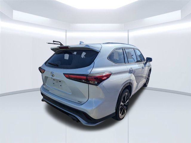 Certified 2022 Toyota Highlander XSE FWD image 5
