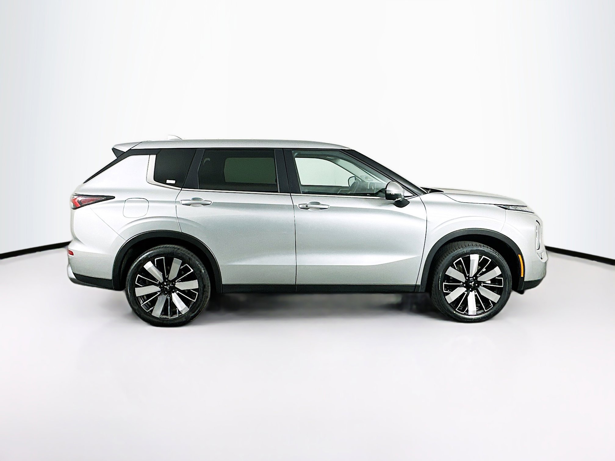 Used 2025 Mitsubishi Outlander SE AWD/4WD image 10