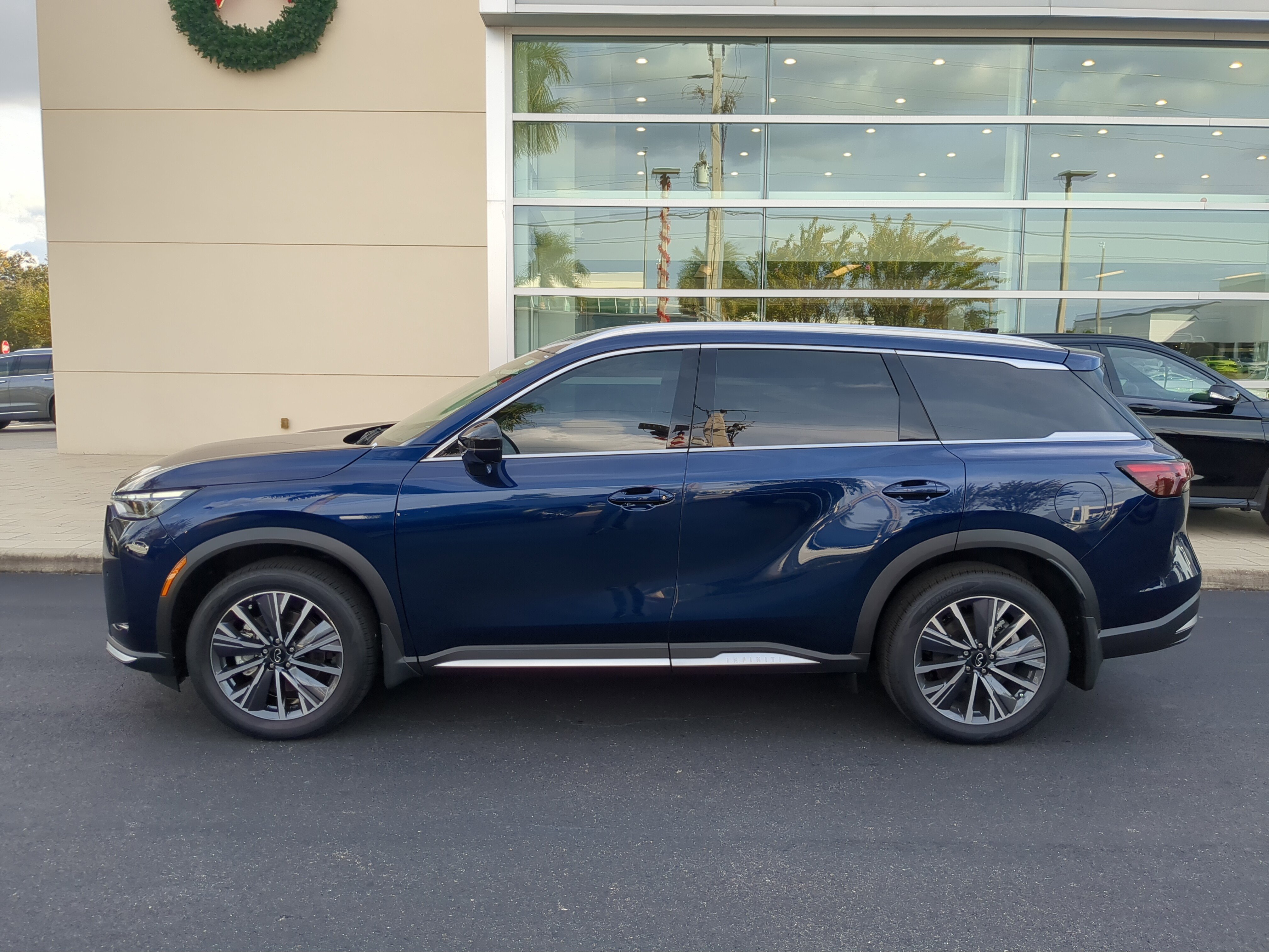 New 2026 INFINITI QX60 Luxe w/ Cargo Package image 7