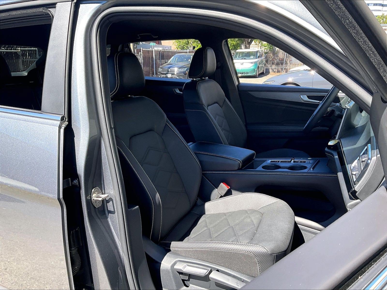 Certified 2024 Volkswagen Atlas Cross Sport SE FWD image 6