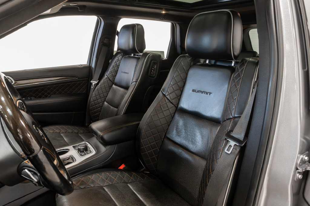 Used 2019 Jeep Grand Cherokee Summit AWD/4WD image 10