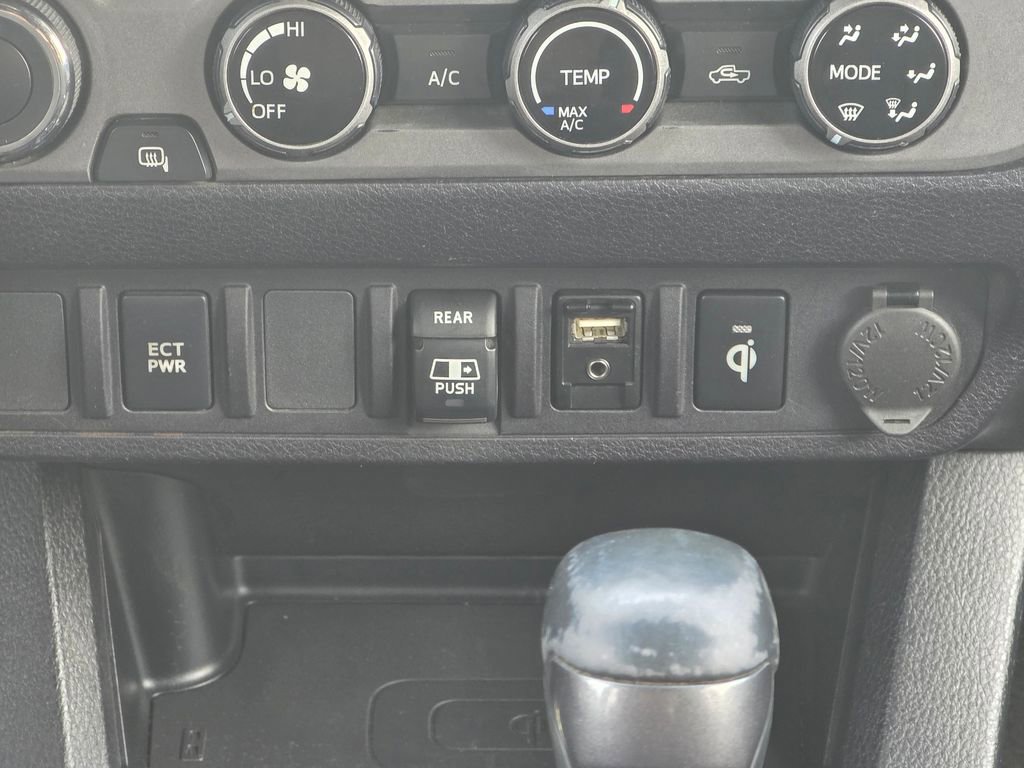 Used 2018 Toyota Tacoma TRD Off-Road image 15