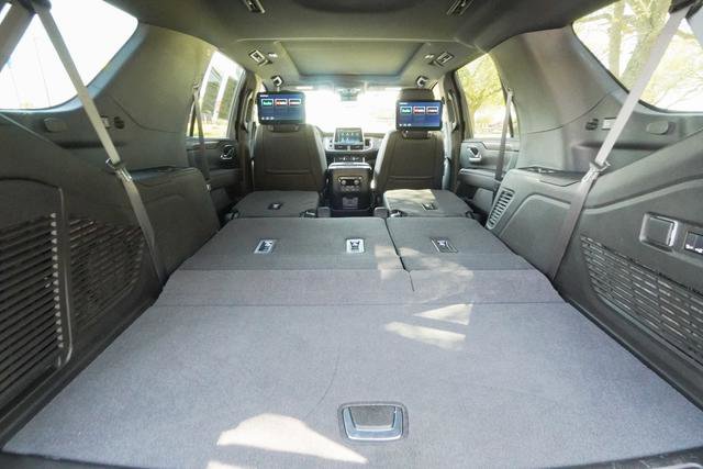 Used 2024 Chevrolet Tahoe High Country w/ Advanced Technology Package image 33