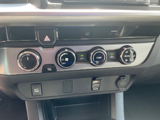 Used 2017 Toyota Tacoma SR5 w/ Tow Package AWD/4WD image 25