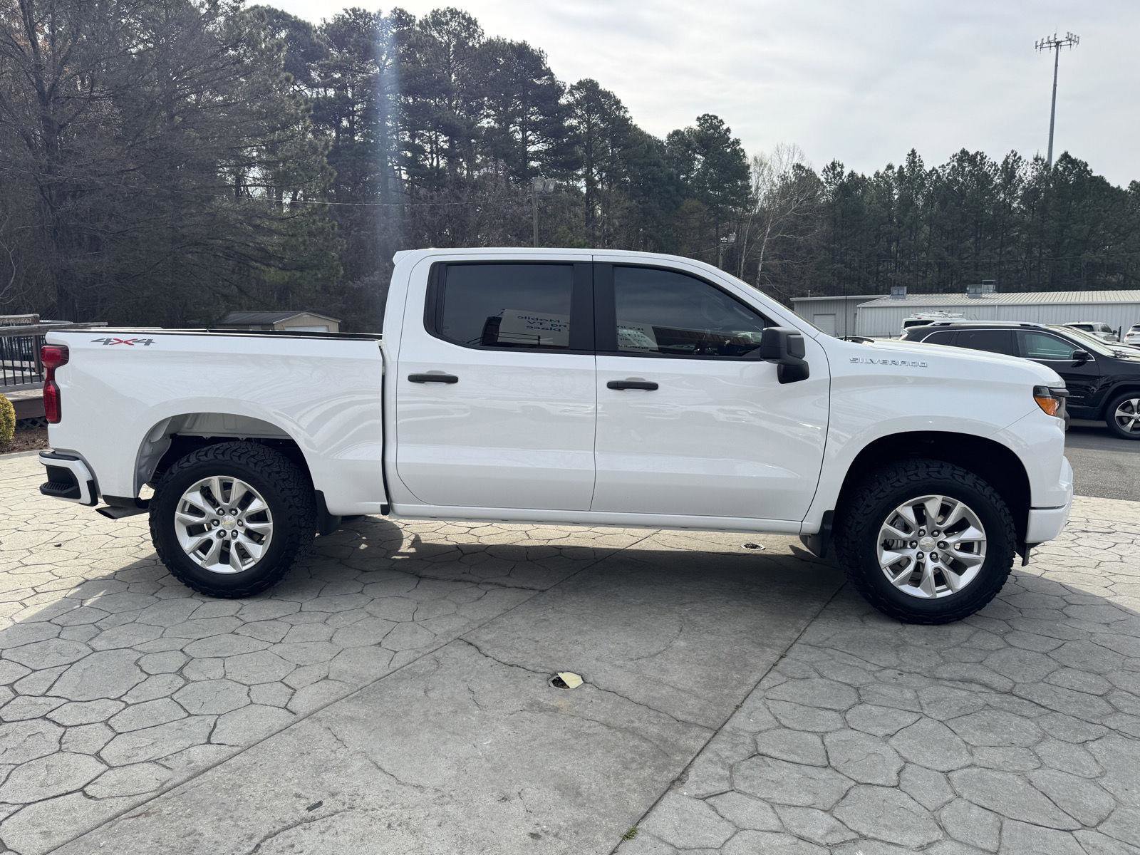 Used 2023 Chevrolet Silverado 1500 Custom image 18