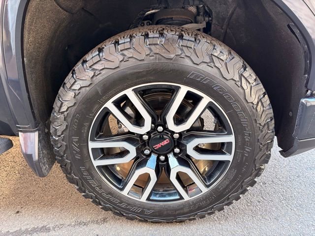 Used 2024 GMC Sierra 1500 AT4 w/ Technology Package AWD/4WD image 12