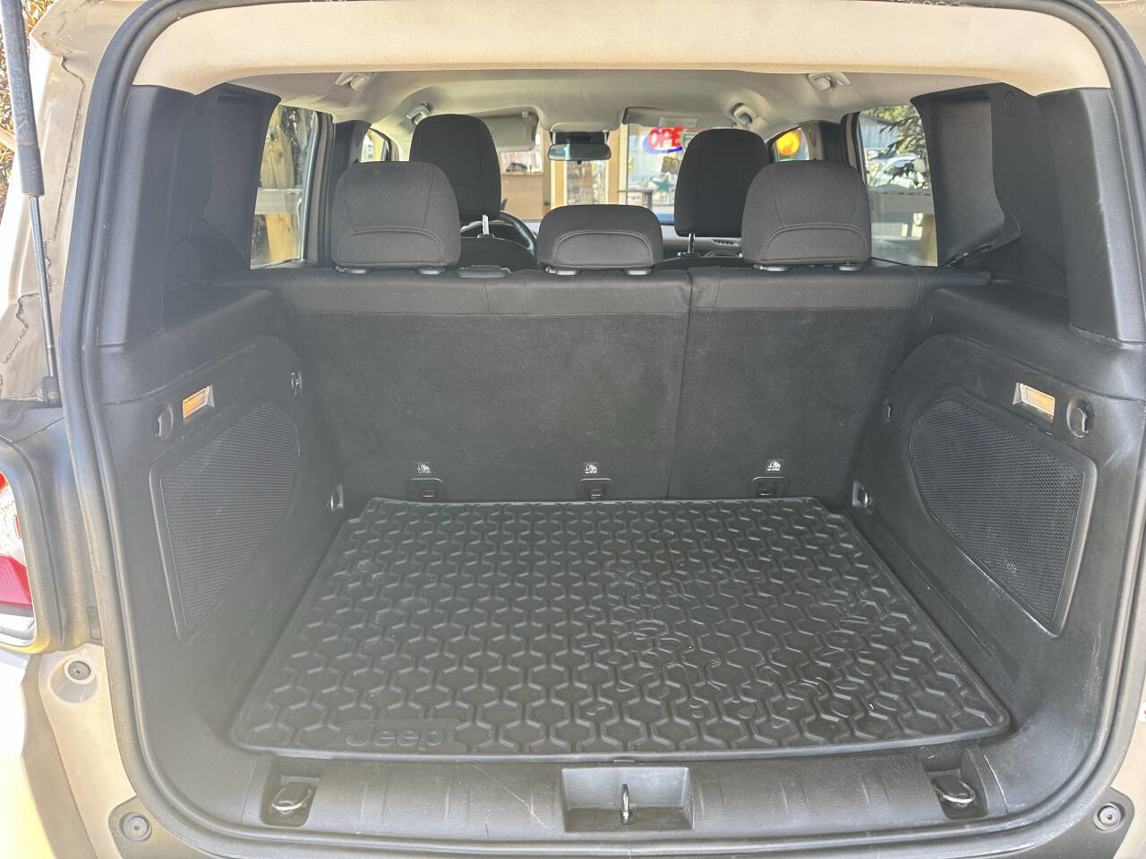 Used 2015 Jeep Renegade Latitude image 18