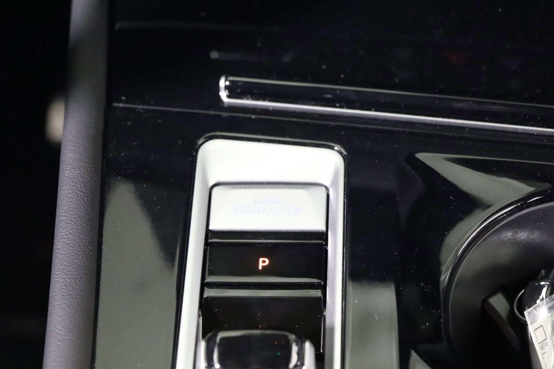 Used 2025 Volkswagen Atlas Peak Edition SE image 36