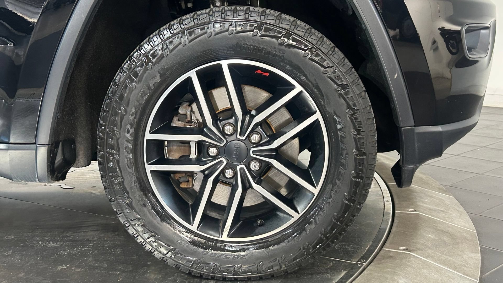 Used 2019 Jeep Grand Cherokee Trailhawk AWD/4WD image 21