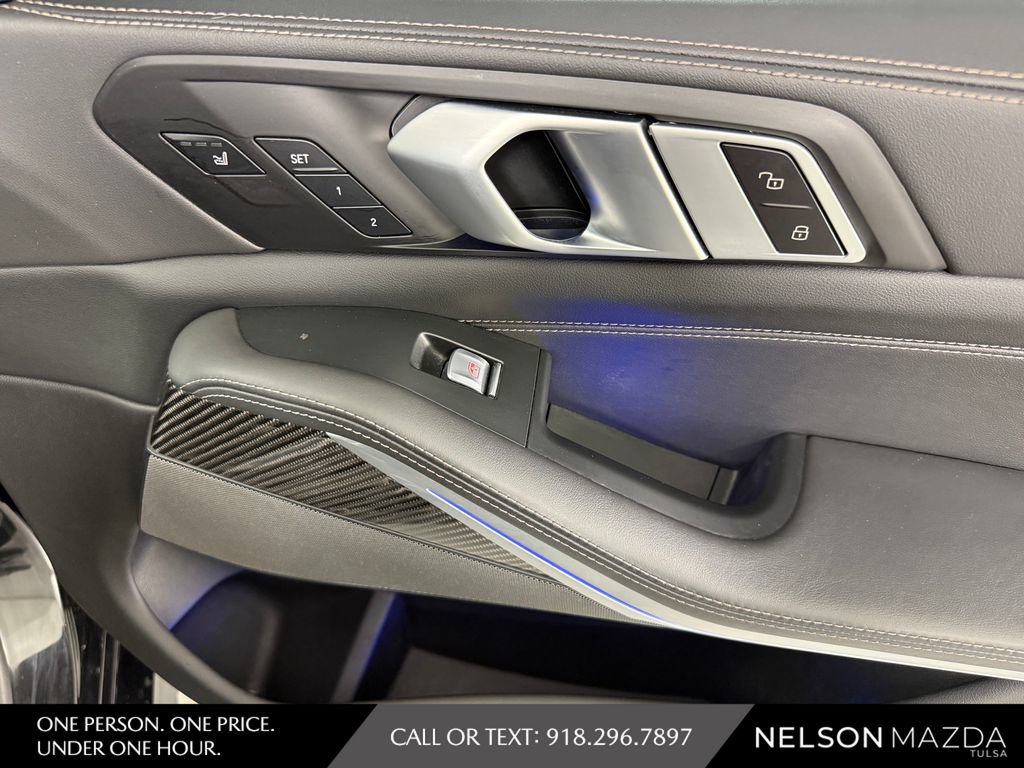 Used 2025 BMW X7 M60i AWD/4WD image 53