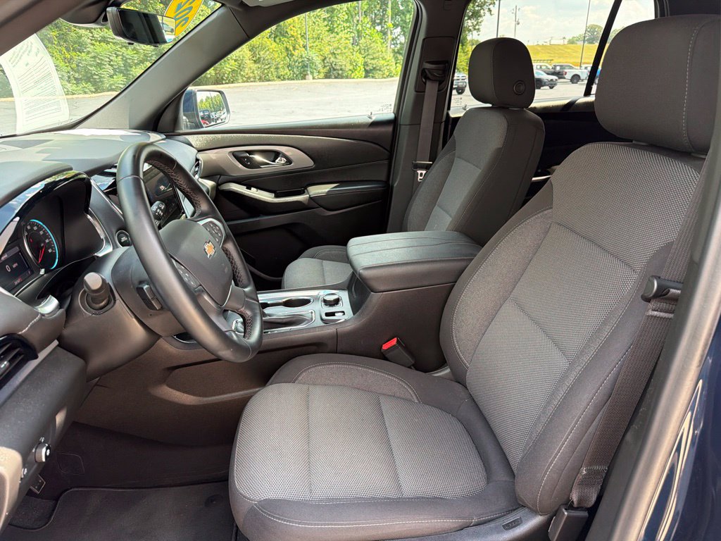 Used 2023 Chevrolet Traverse LT FWD image 42