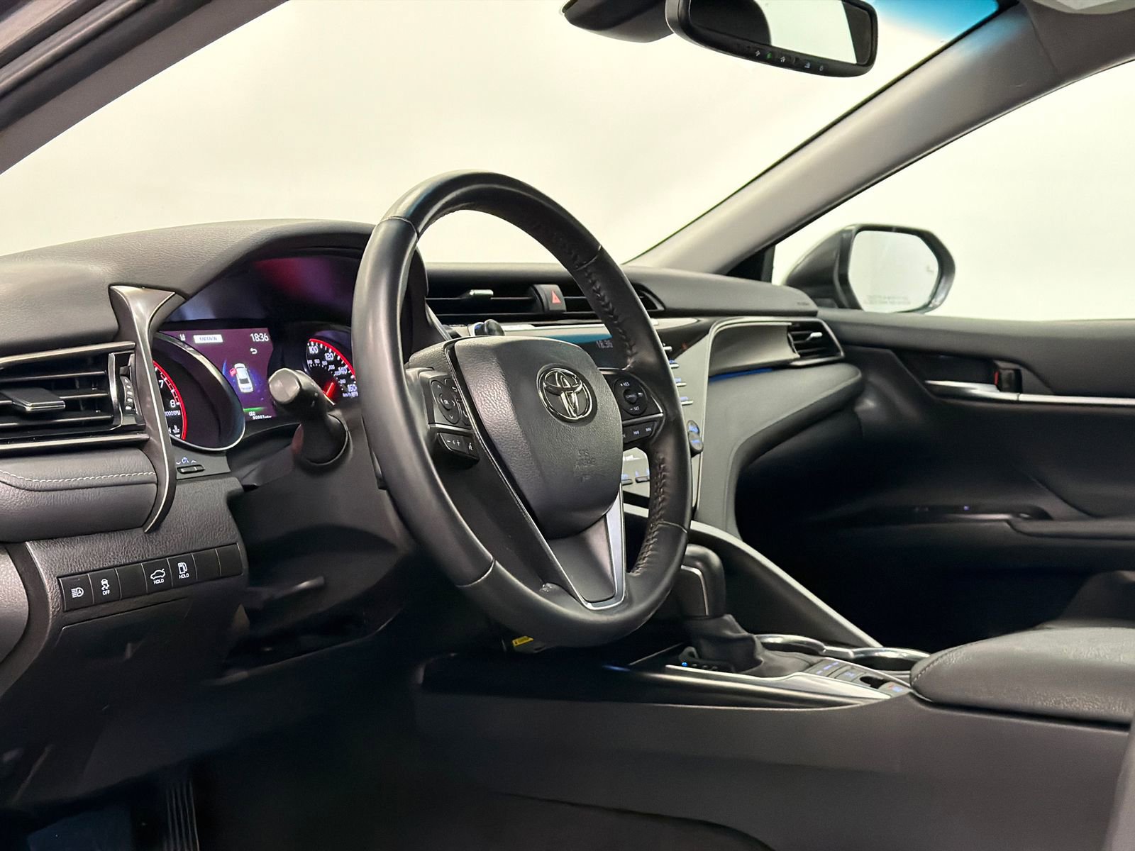 Used 2020 Toyota Camry XSE image 12