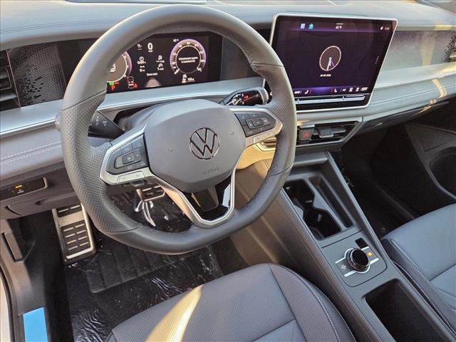 New 2026 Volkswagen Tiguan SE R-Line FWD image 3