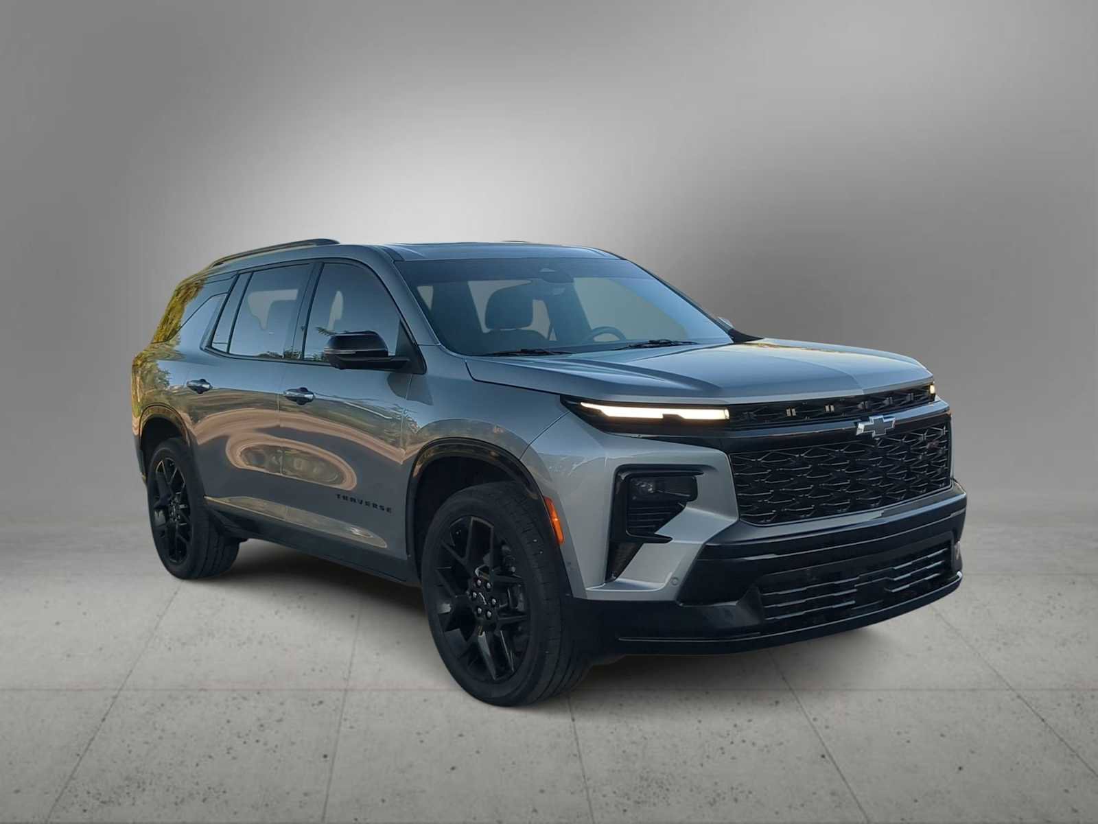 Used 2024 Chevrolet Traverse RS image 2