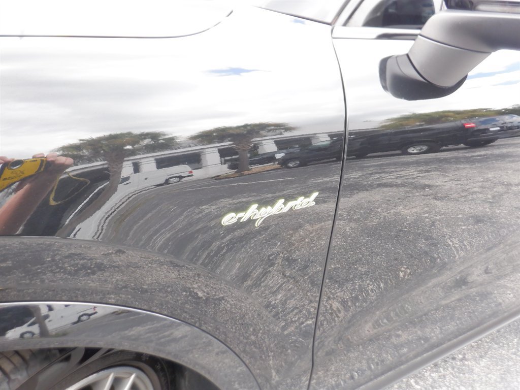 Used 2023 Porsche Cayenne Platinum Edition AWD/4WD image 30