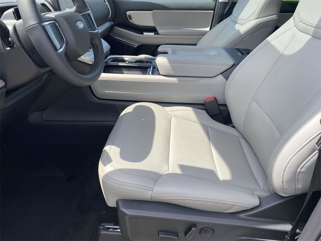 New 2025 Ford Expedition Max Active image 13