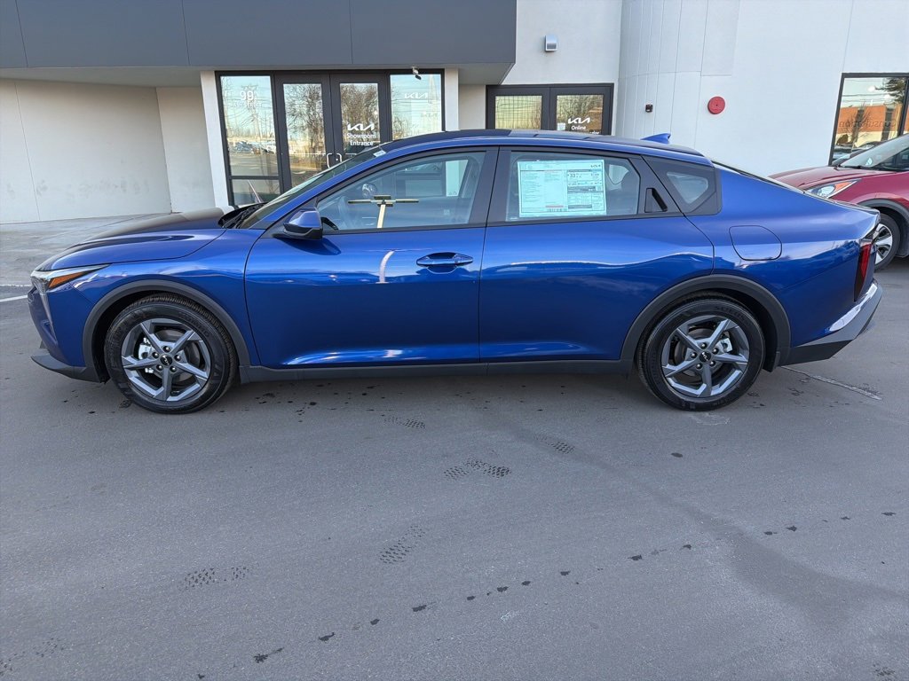 New 2025 Kia K4 LXS image 2