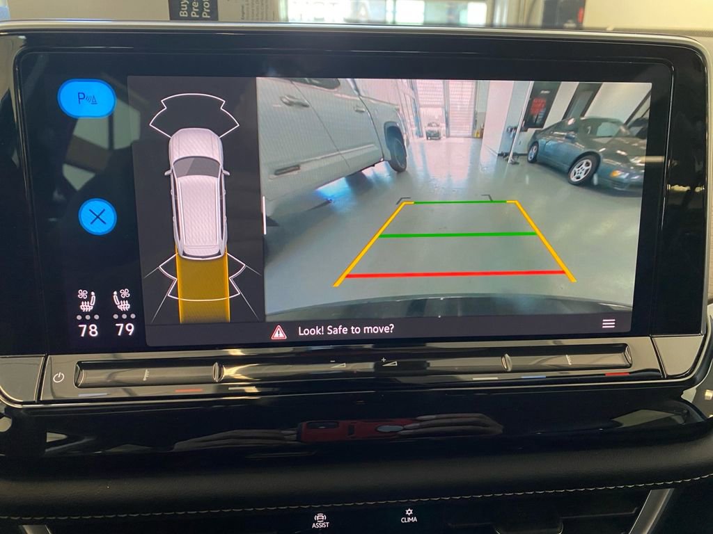 Used 2024 Volkswagen Atlas SE image 11