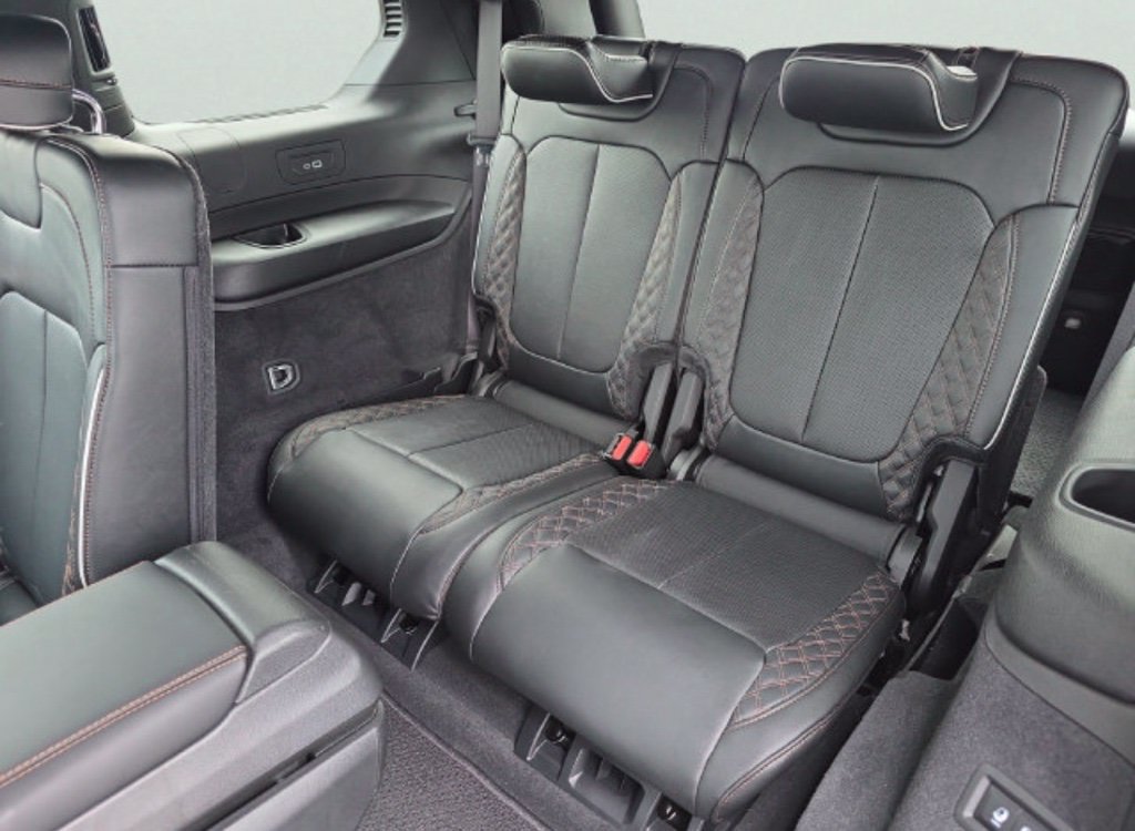 Used 2025 Jeep Grand Cherokee L Summit w/ Obsidian Package AWD/4WD image 15