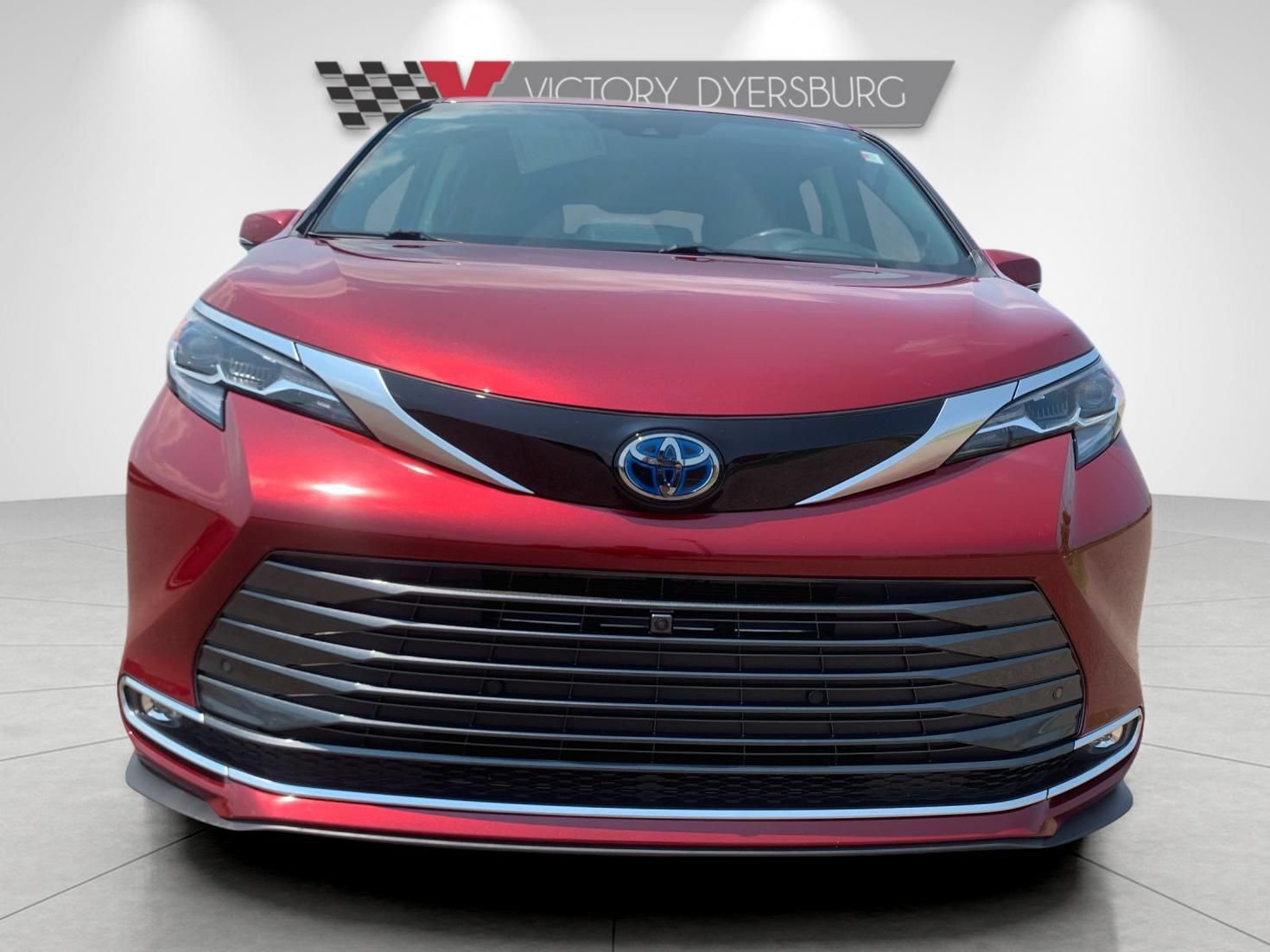 Used 2024 Toyota Sienna Platinum AWD/4WD image 9
