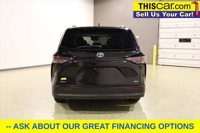 Used 2025 Toyota Sienna XLE image 6