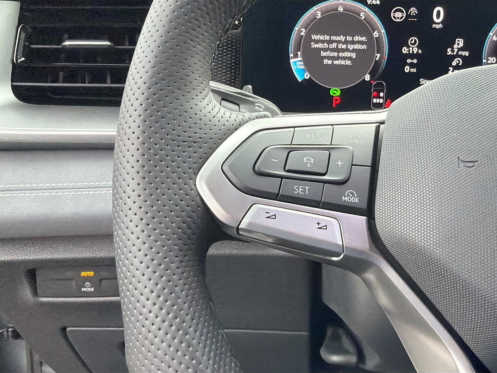 New 2026 Volkswagen Tiguan SE R-Line FWD image 38