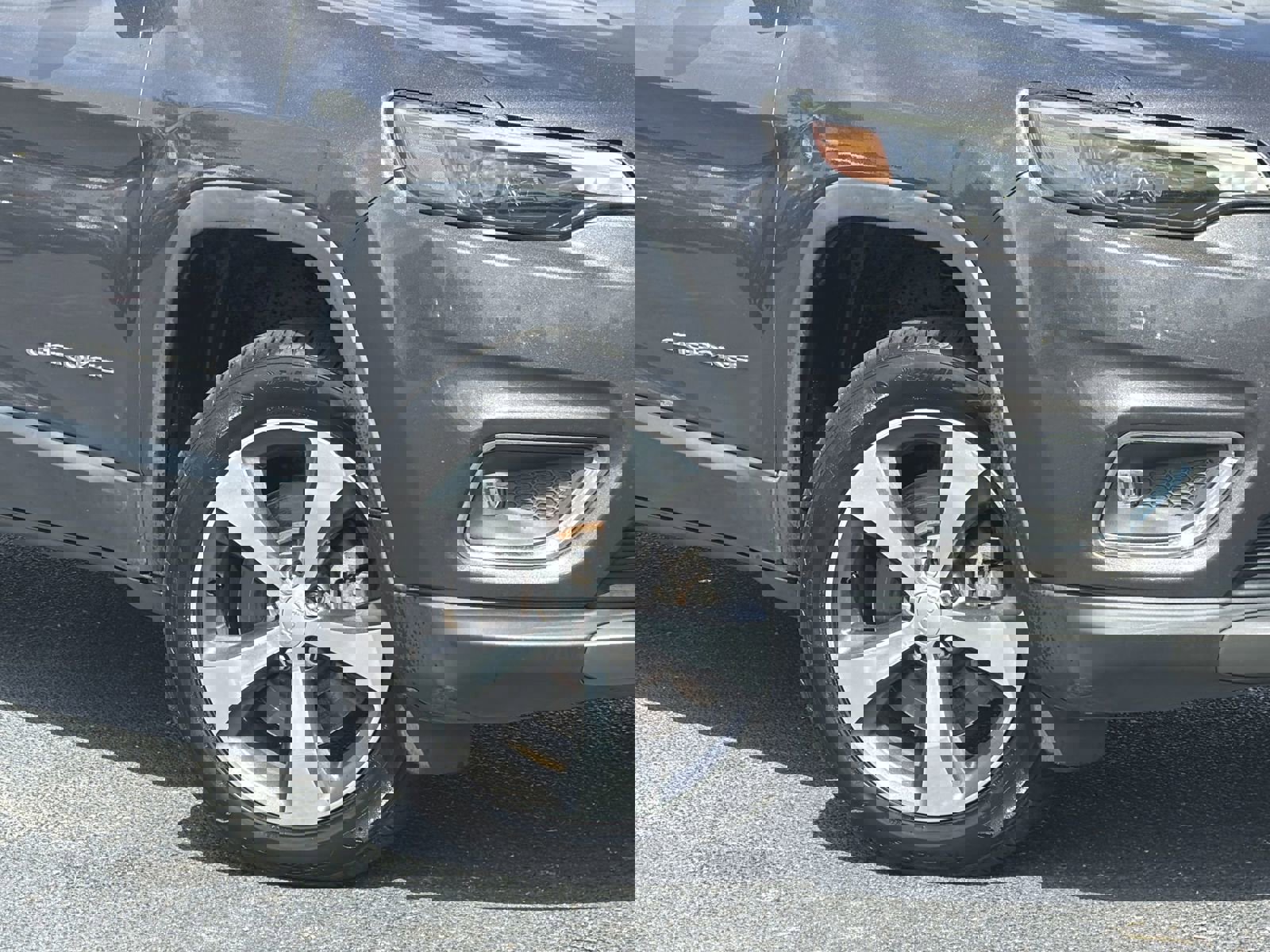 Used 2020 Jeep Cherokee Limited image 13