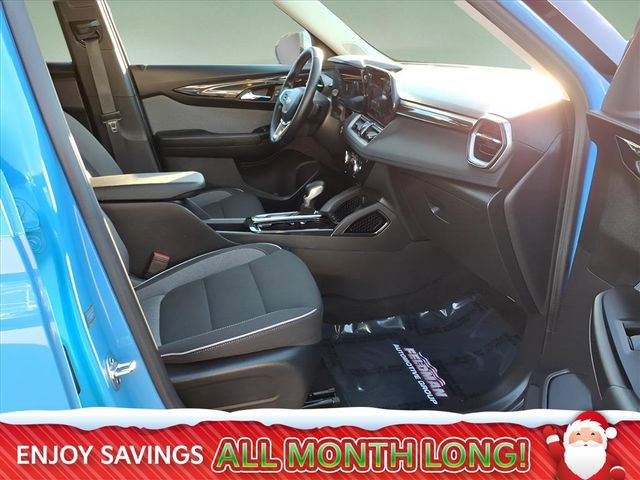 Used 2024 Chevrolet TrailBlazer LT w/ LT Cold Weather Package image 16