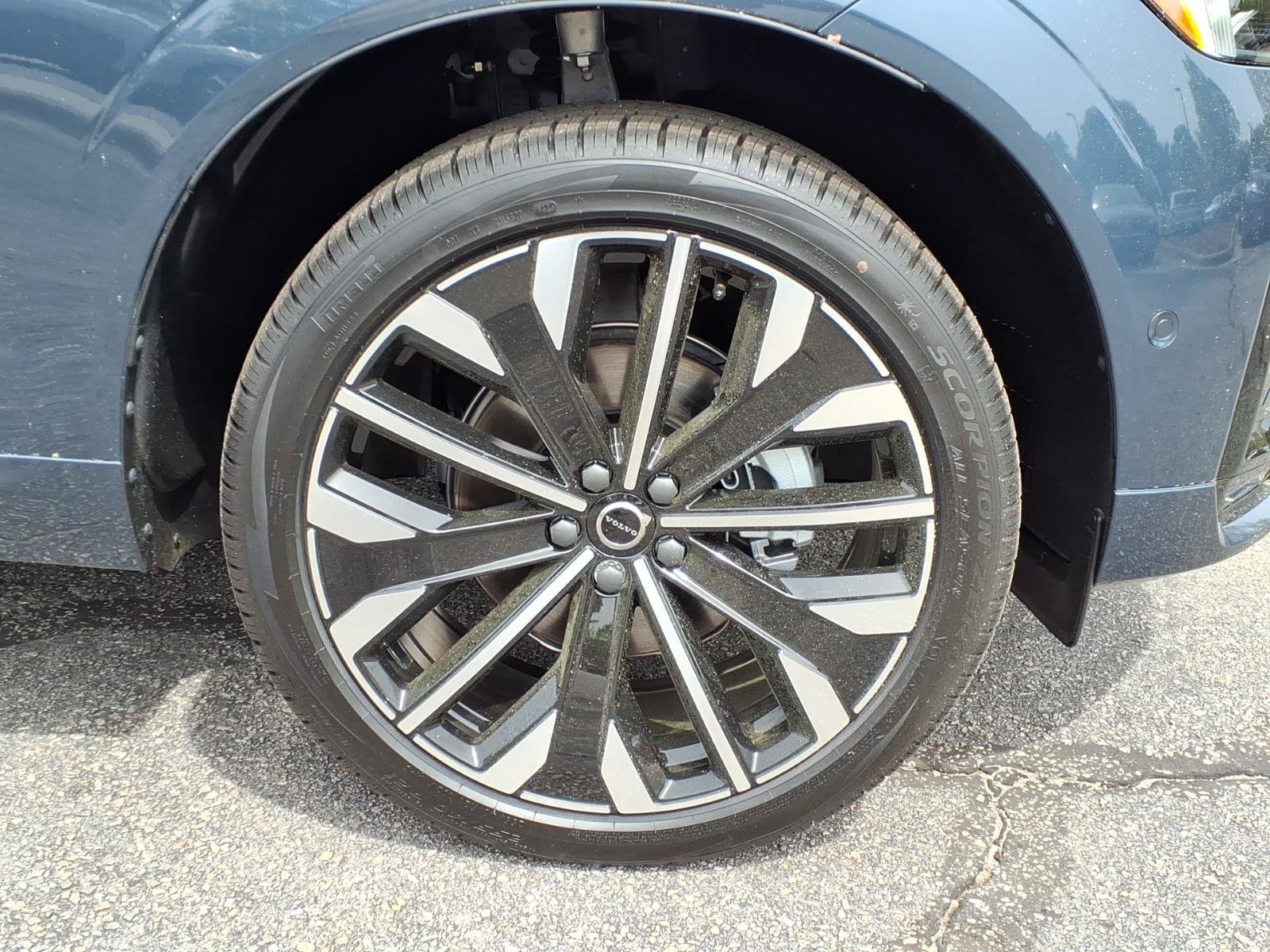 New 2026 Volvo XC60 B5 Ultra w/ Protection Package Premier AWD/4WD image 9