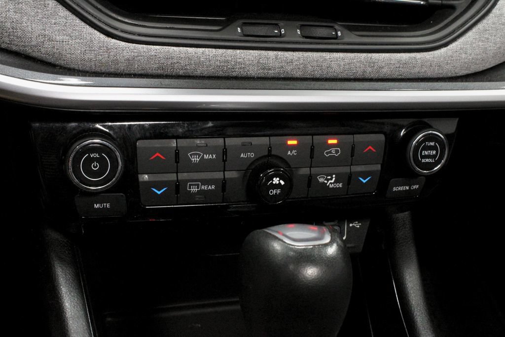 Used 2023 Jeep Compass Latitude w/ Sun and Sound Group AWD/4WD image 29