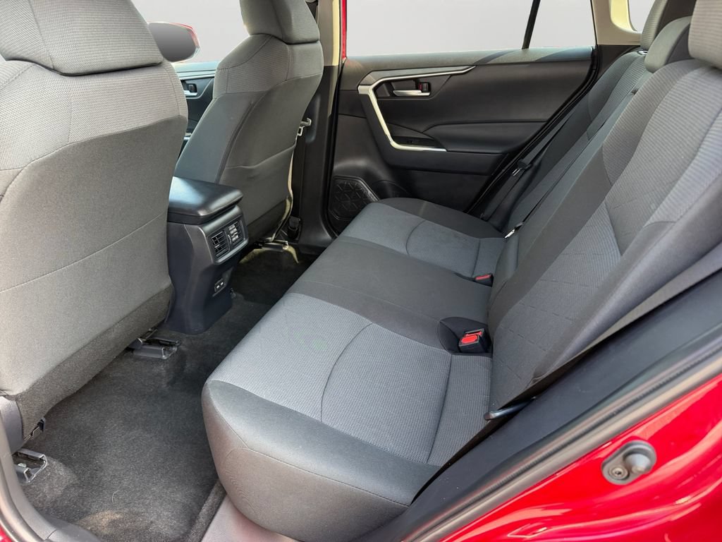 Used 2025 Toyota RAV4 XLE FWD image 12