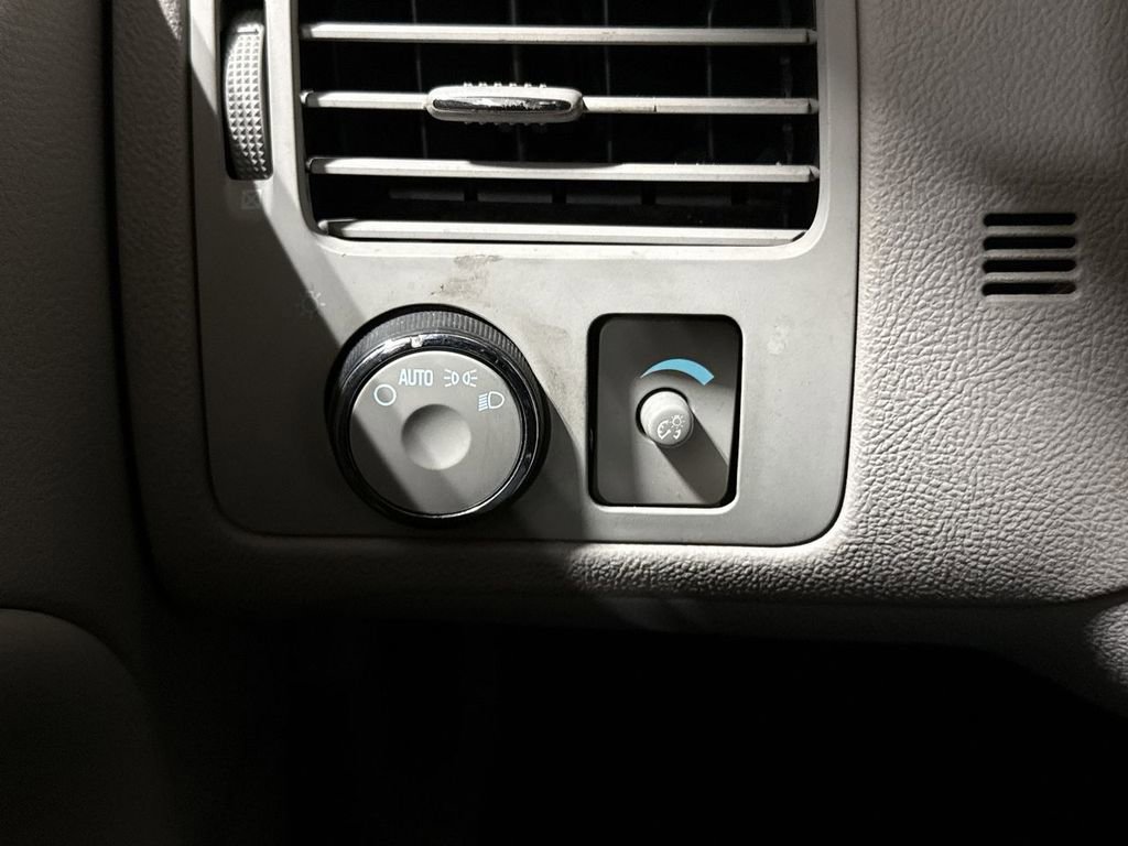 Used 2006 Buick Lucerne CX FWD image 17