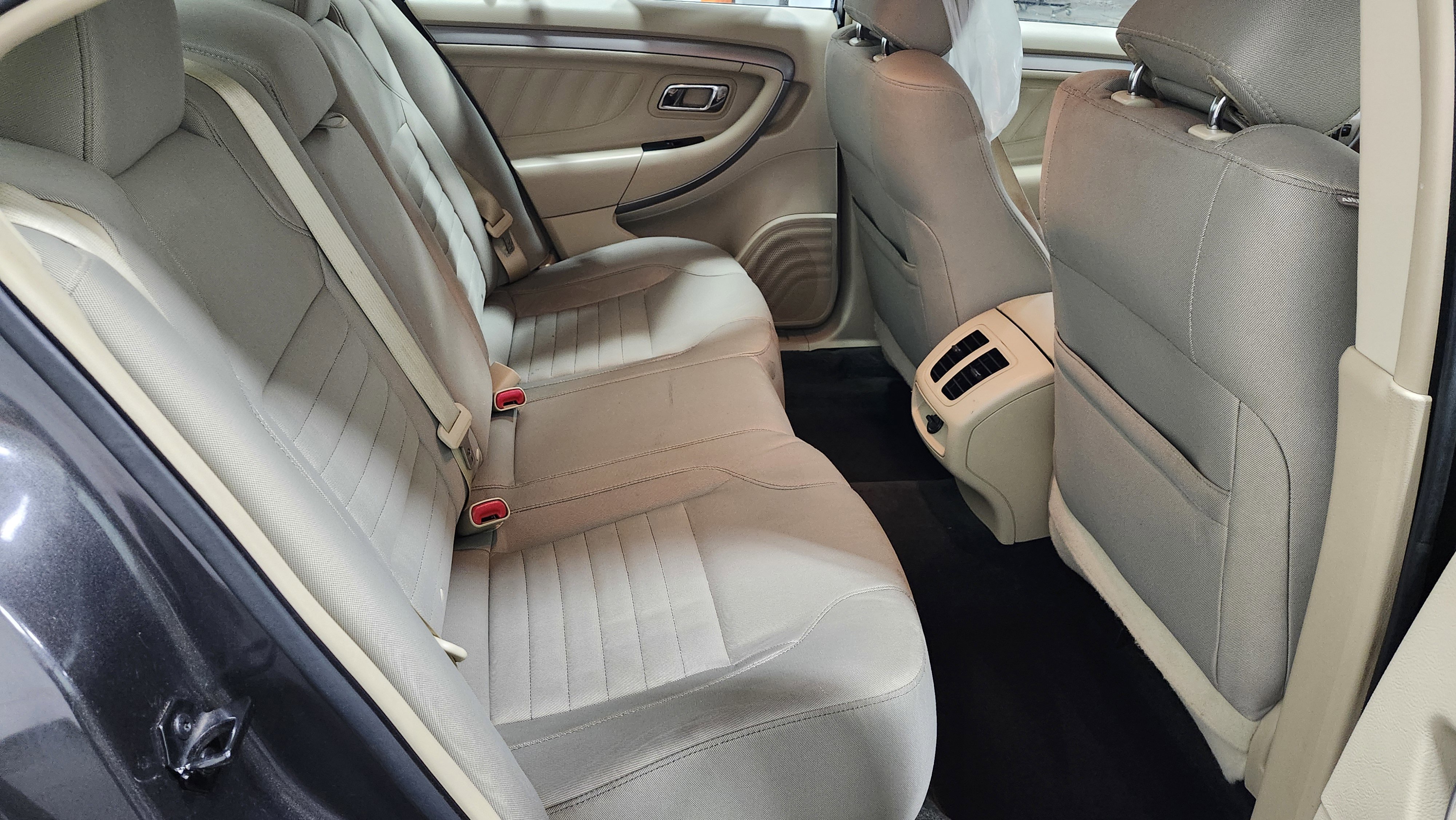 Used 2016 Ford Taurus SE image 17