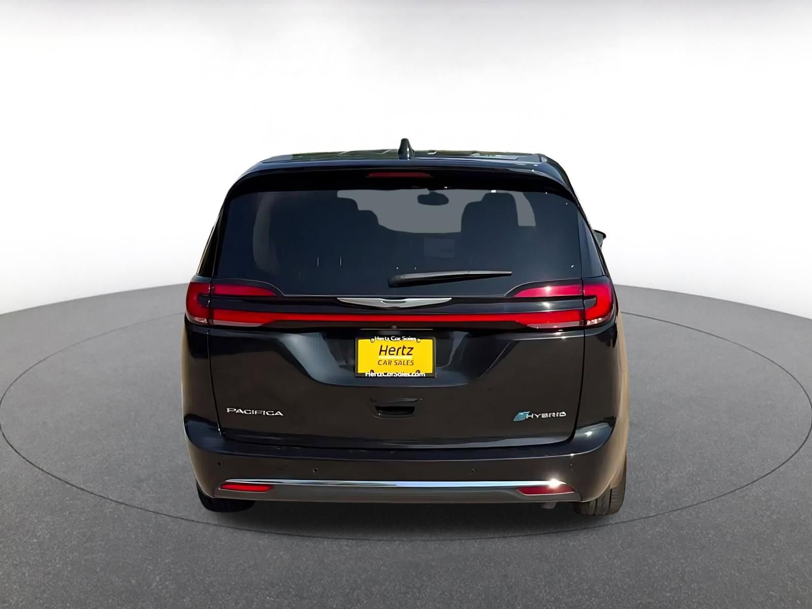 Used 2023 Chrysler Pacifica Touring-L FWD image 12