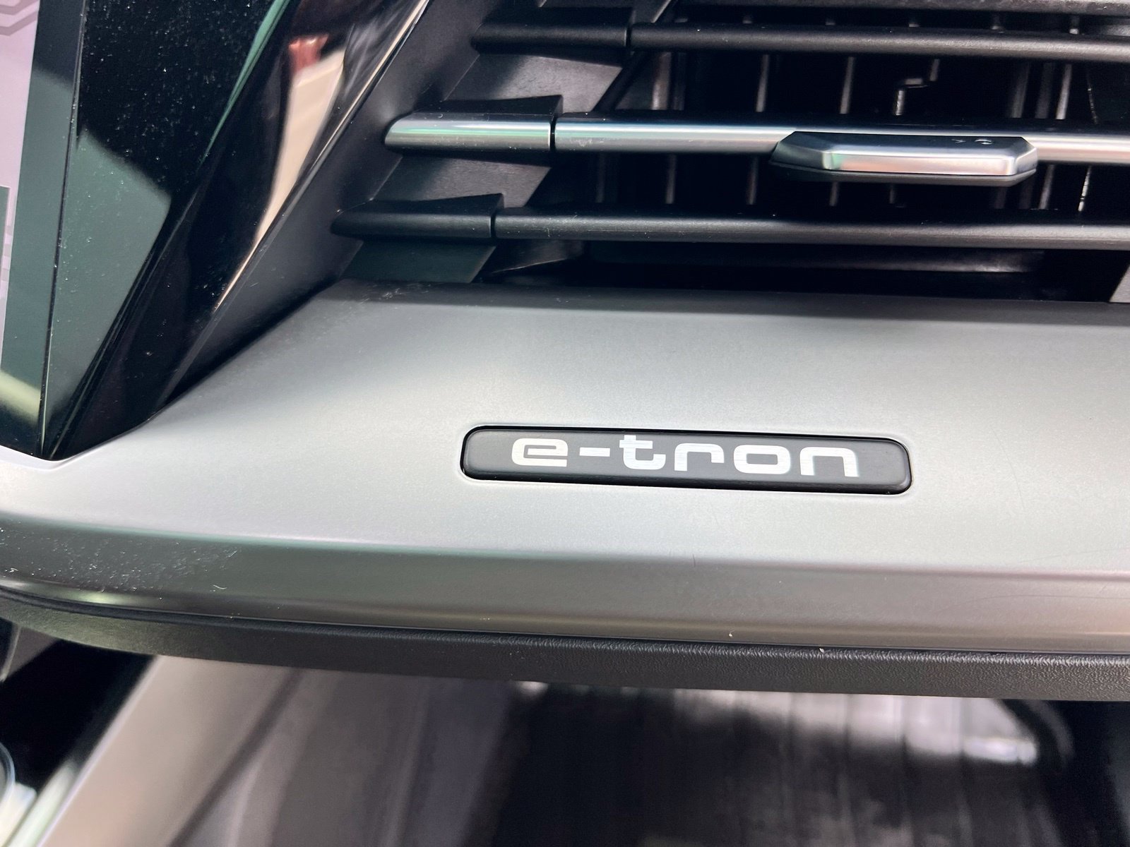Used 2024 Audi Q4 e-tron Premium Plus RWD image 77