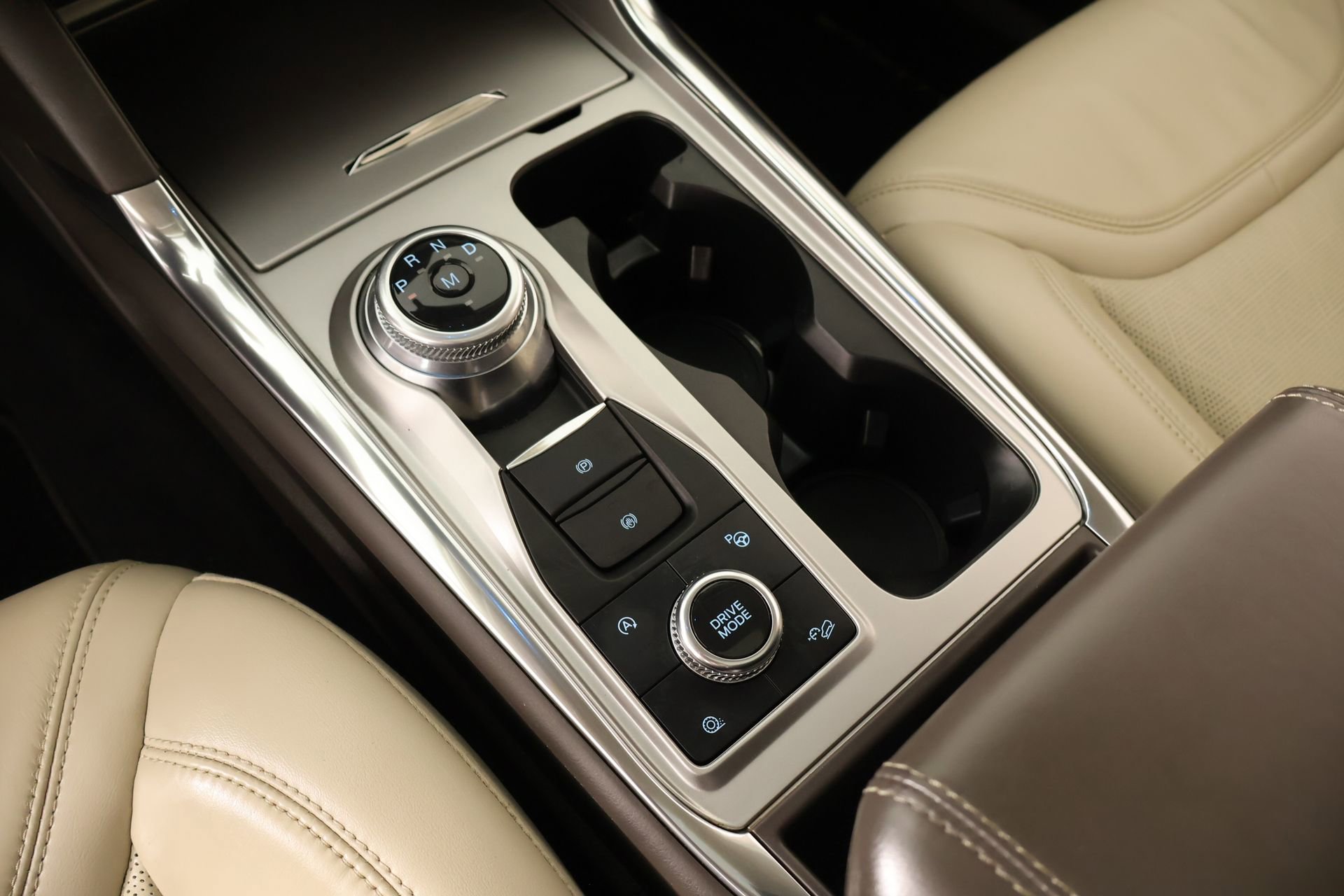 Used 2020 Ford Explorer Platinum w/ Premium Technology Package image 9