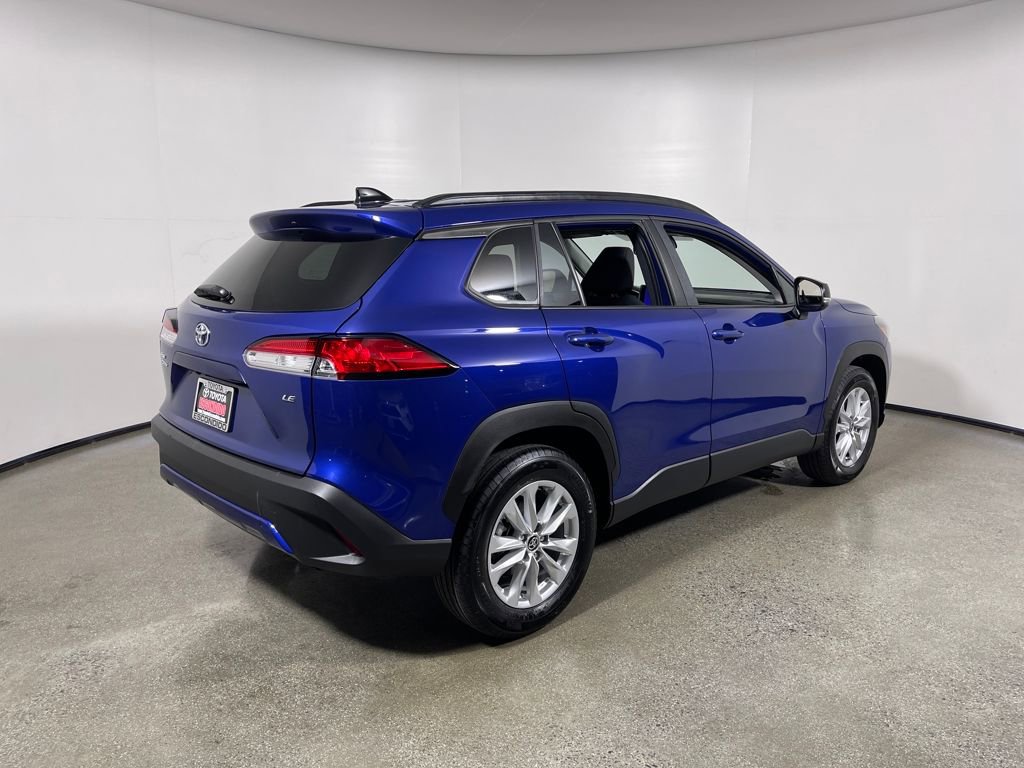 Used 2025 Toyota Corolla Cross LE image 3