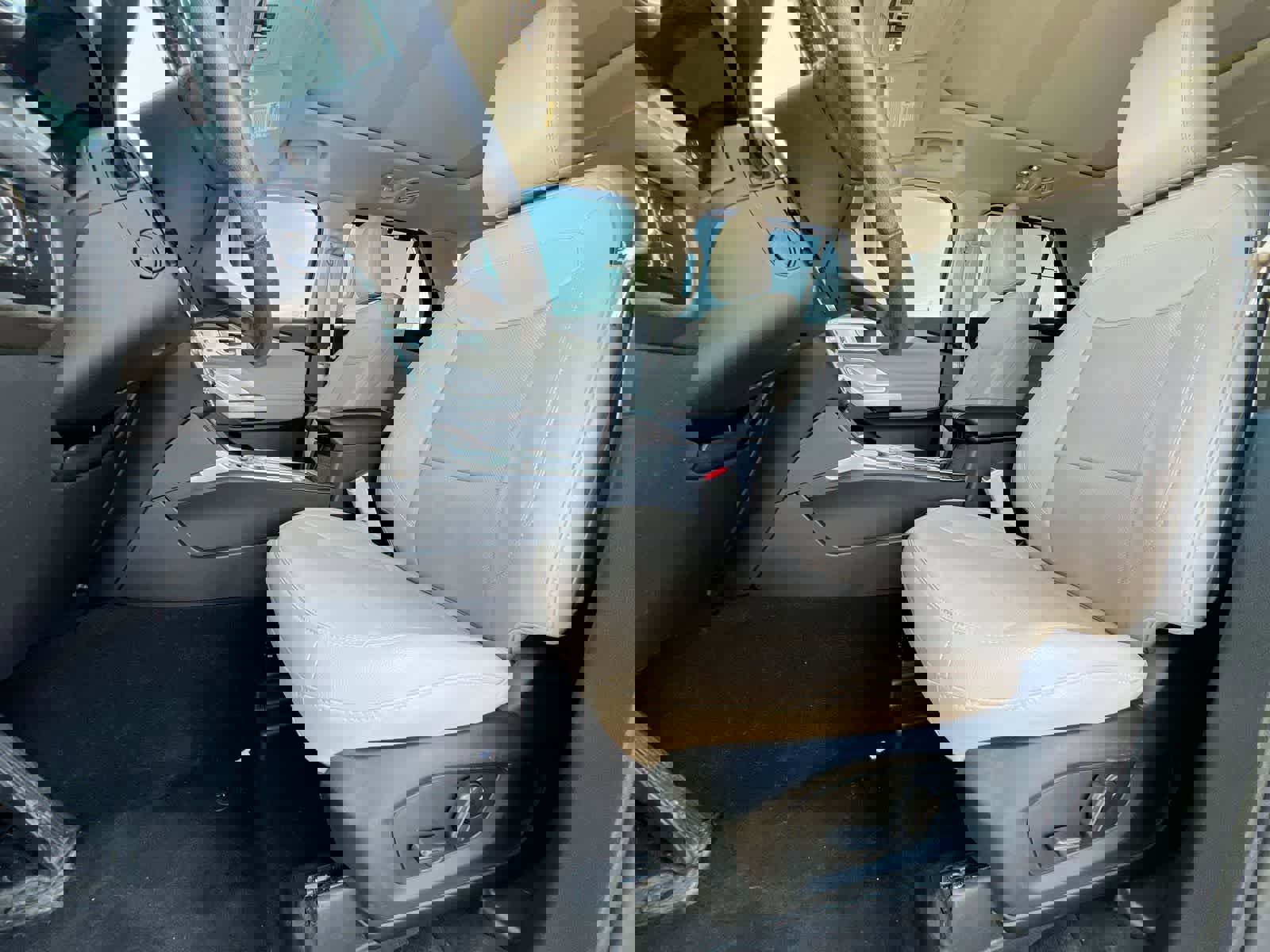 Used 2023 Ford Explorer Limited w/ Limited Technology Package image 16