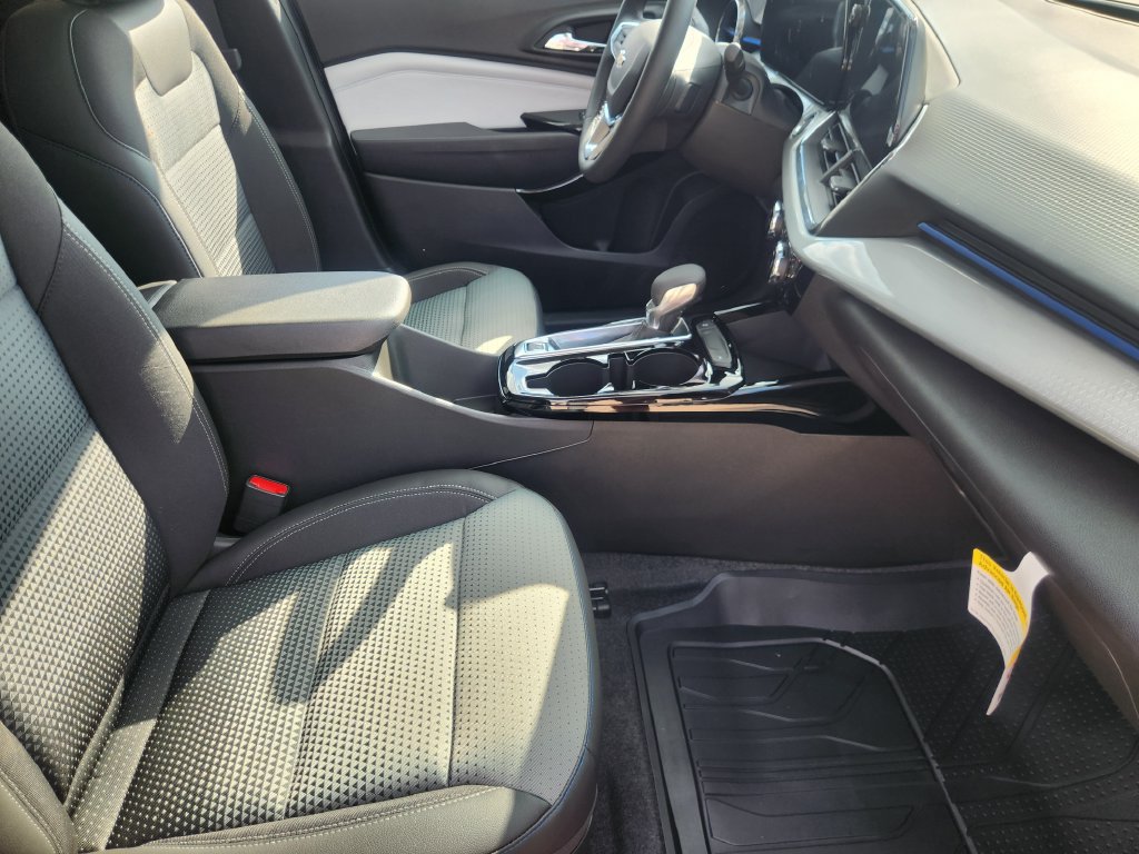 New 2026 Chevrolet Trax LT w/ Driver Confidence Package FWD image 11