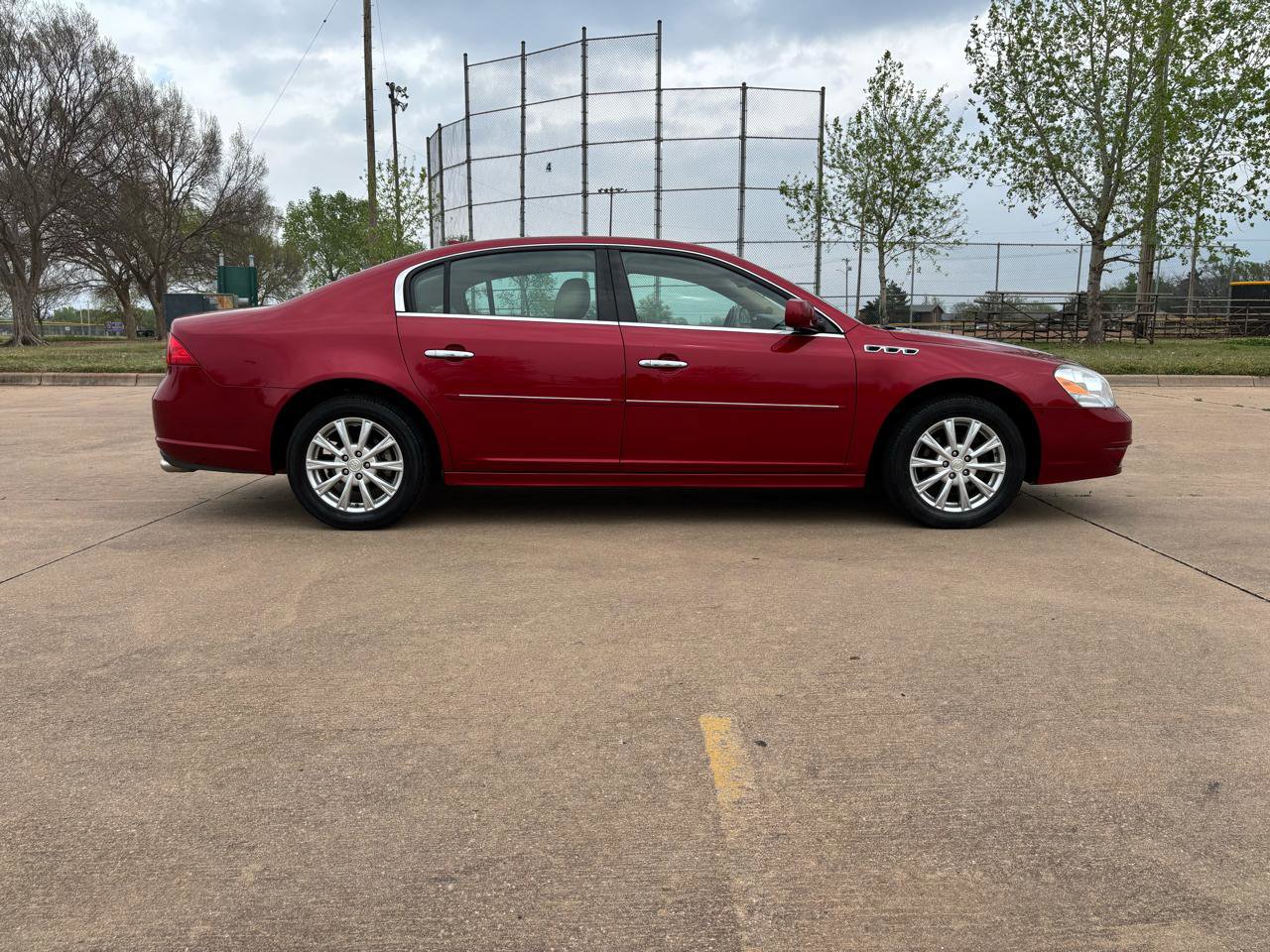 Used 2011 Buick Lucerne CXL w/ Driver Confidence Package FWD image 21