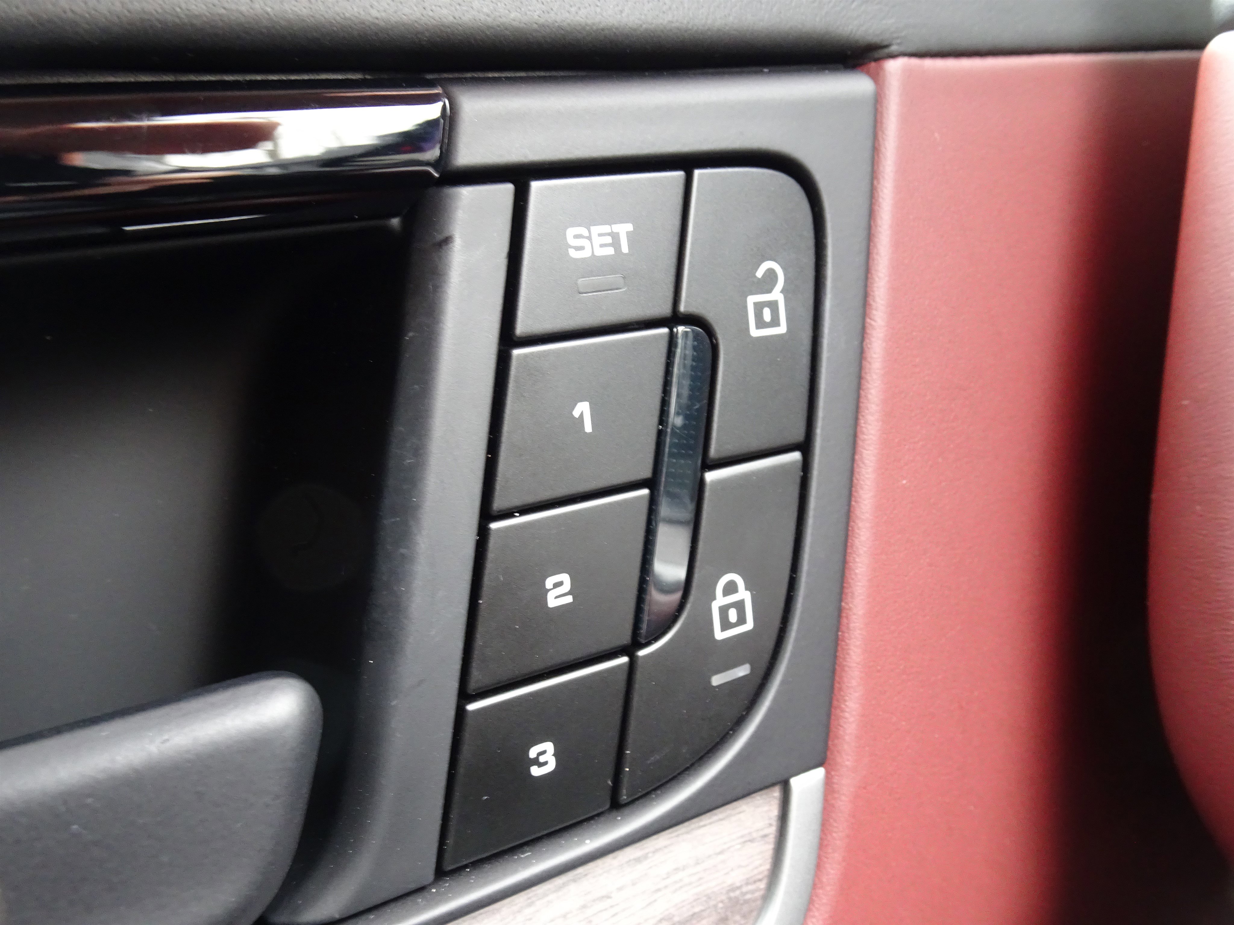 Used 2024 Porsche Cayenne image 35