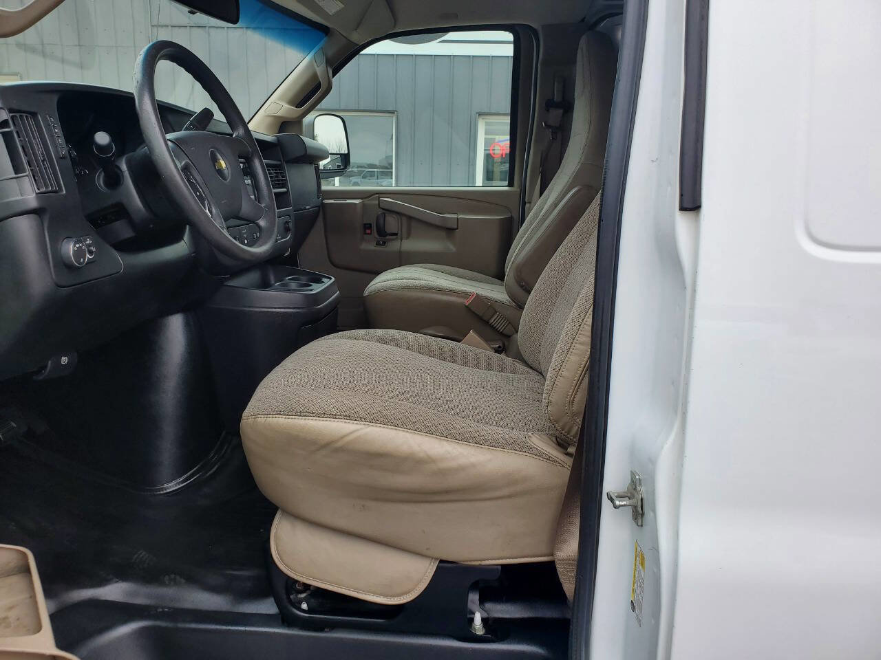 Used 2018 Chevrolet Express 2500 w/ Driver Convenience Package image 11
