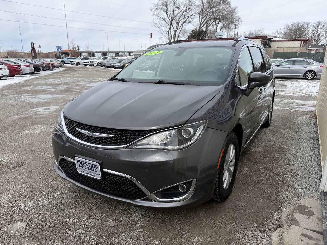Used 2018 Chrysler Pacifica Touring-L image 3