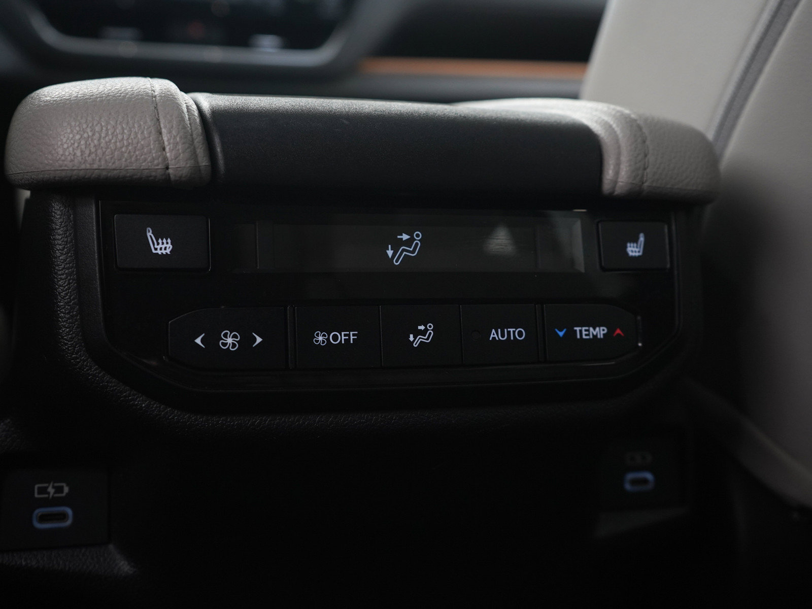 Used 2024 Toyota Grand Highlander AWD image 19