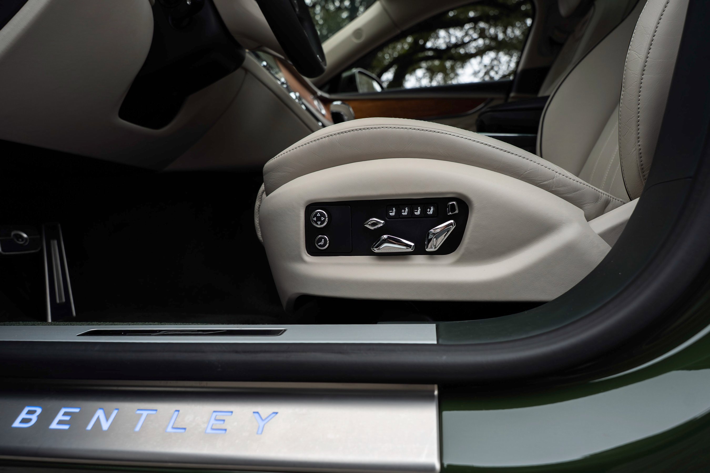 Used 2024 Bentley Flying Spur W12 image 20