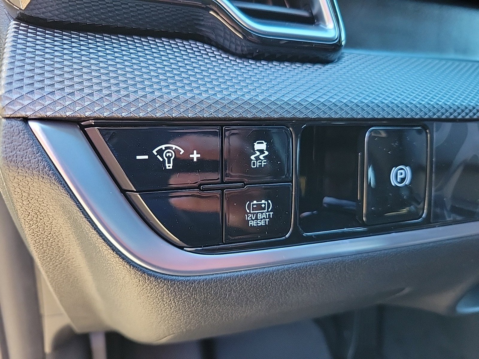New 2025 Kia Sportage LX FWD image 16